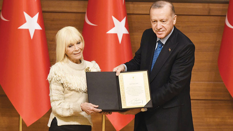 Cumhurbaşkanlığı Kültür Sanat Ödülleri sahiplerini buldu... Ruhumuzu esaretten kurtaracağız