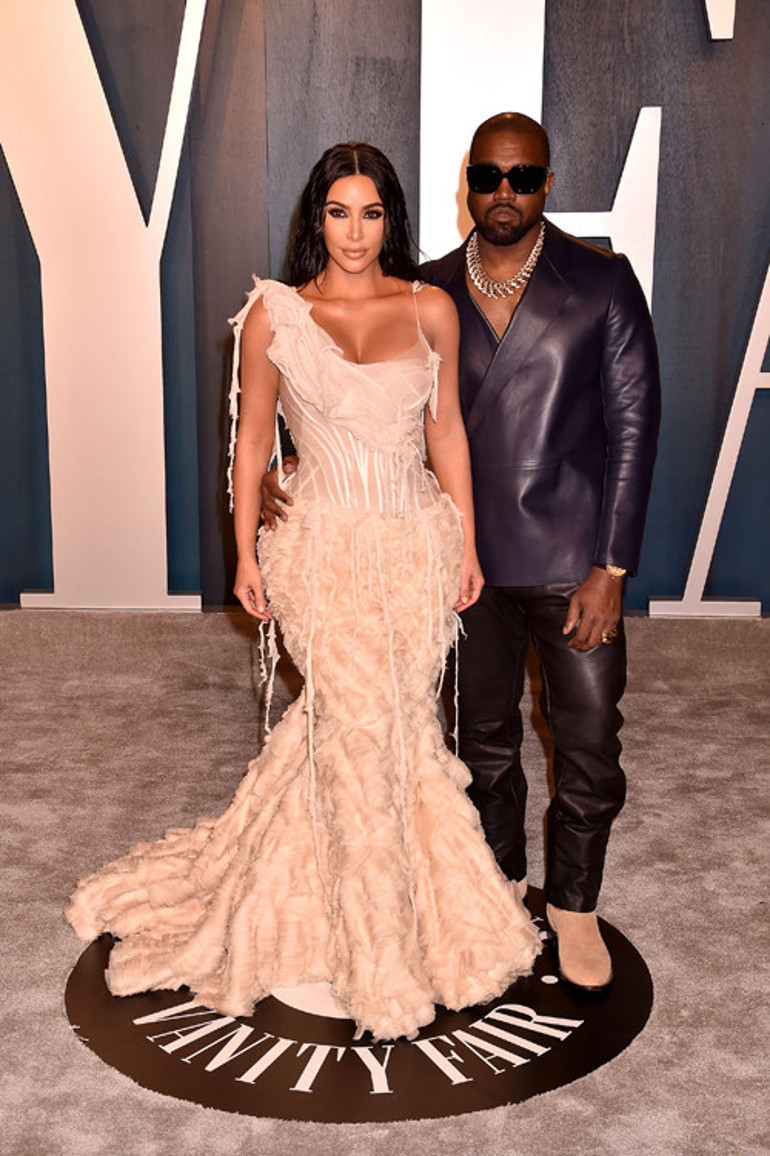 Kim Kardashian eski eşi Kanye Weste kıyamadı: Arkadaş grubu gibi geziyorlar
