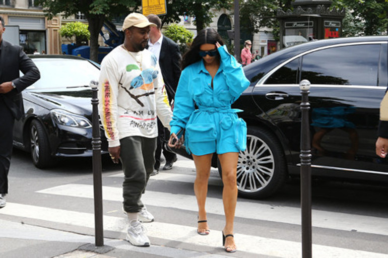Kim Kardashian eski eşi Kanye Weste kıyamadı: Arkadaş grubu gibi geziyorlar
