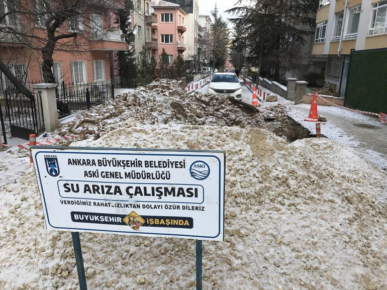 Yayalar tehlikeye teğet geçiyor