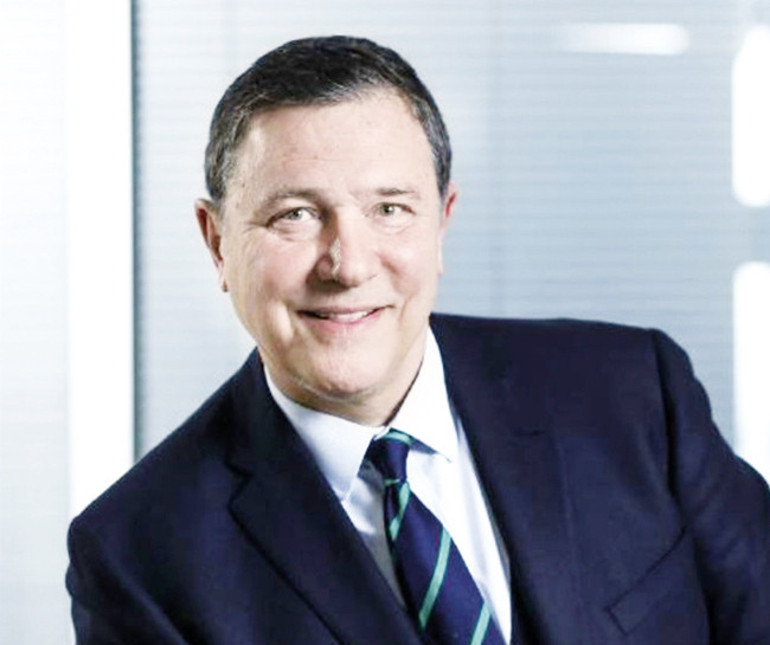 Herkes küçülürken Kutman büyüdü