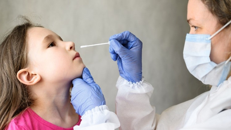 Omicron ve çocuklar: Daha mı bulaşıcı 3 SORU 3 UZMAN