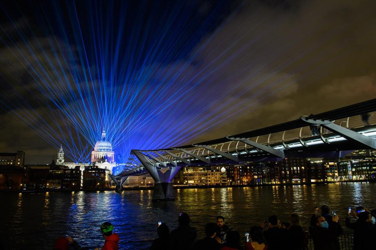 Avrupada iki farklı manzara Sıkı karantinalar ve yasakları umursamayanlar...