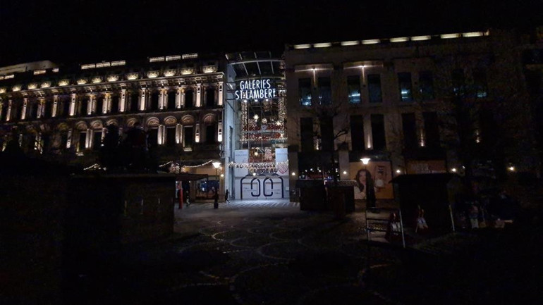 Avrupada iki farklı manzara Sıkı karantinalar ve yasakları umursamayanlar...