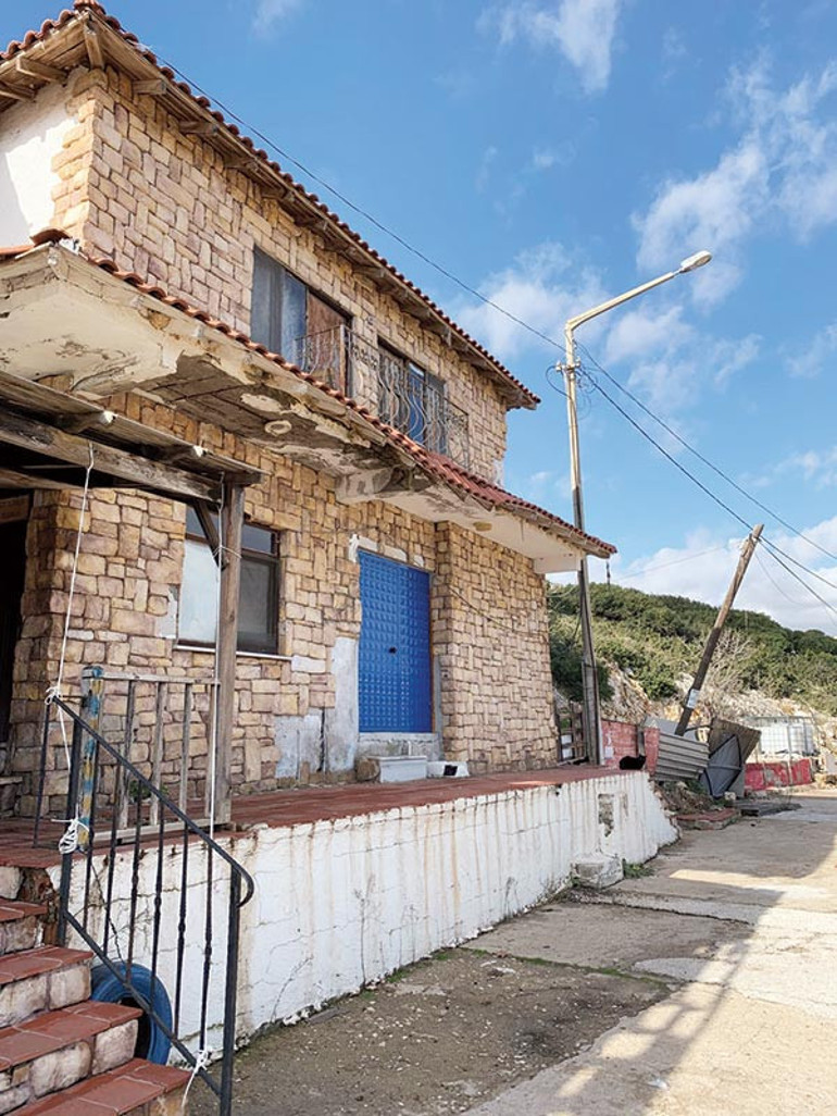 Van Gogh tablolarından fırlamış gibi bir köy