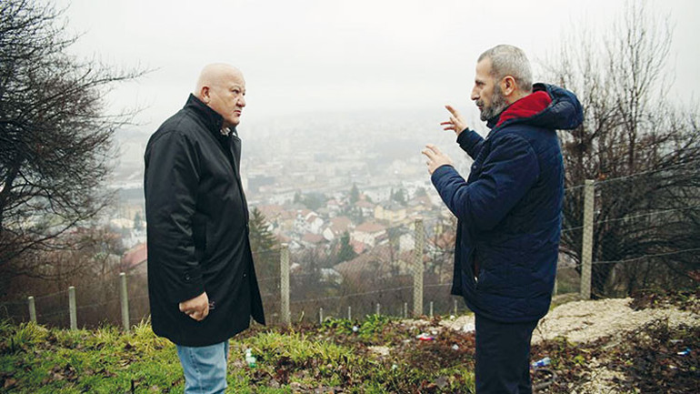 İnsan safarisinin yapıldığı o tepede...