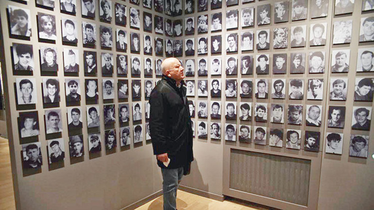 İnsan safarisinin yapıldığı o tepede...