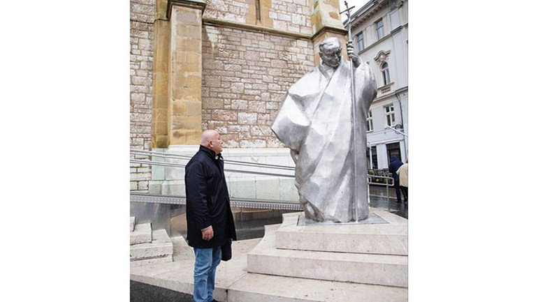 İnsan safarisinin yapıldığı o tepede...