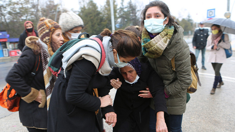 Gülistan Doku’nun ailesi Tunceli Adliyesi önünde oturma eylemi başlattı