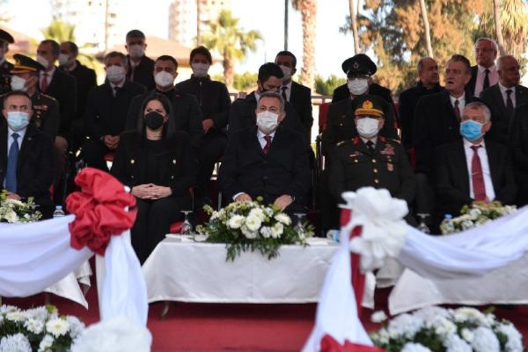 Adanada 3 bin 628 metrelik Türk Bayrağı açıldı... Vali böyle duyurdu: Türkiye rekoru kırdık