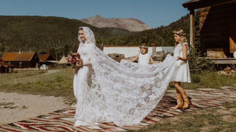 Yıllar sonra anlattı: Prens Charlesın kafasına oyuncak telefon fırlatmış