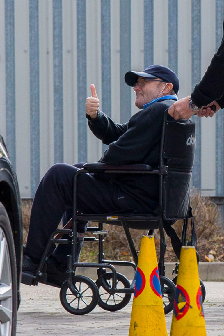 Yıllar sonra anlattı: Prens Charlesın kafasına oyuncak telefon fırlatmış