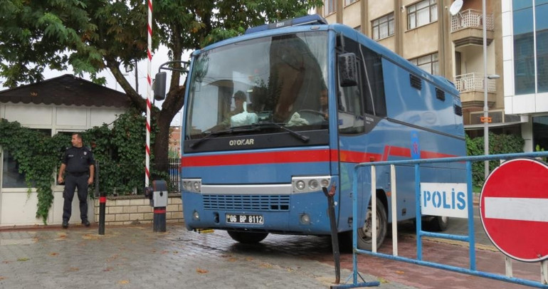 FETÖnün Zirve Yayınevi kumpası davasında karar: 4 kişiye hapis cezası