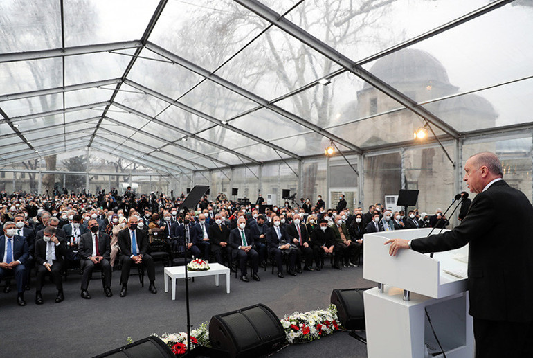Son dakika... 2. Yeditepe Bienaline katılan Cumhurbaşkanı Erdoğan: Kültür-sanat birikimimizi arttırarak sürdürmeliyiz