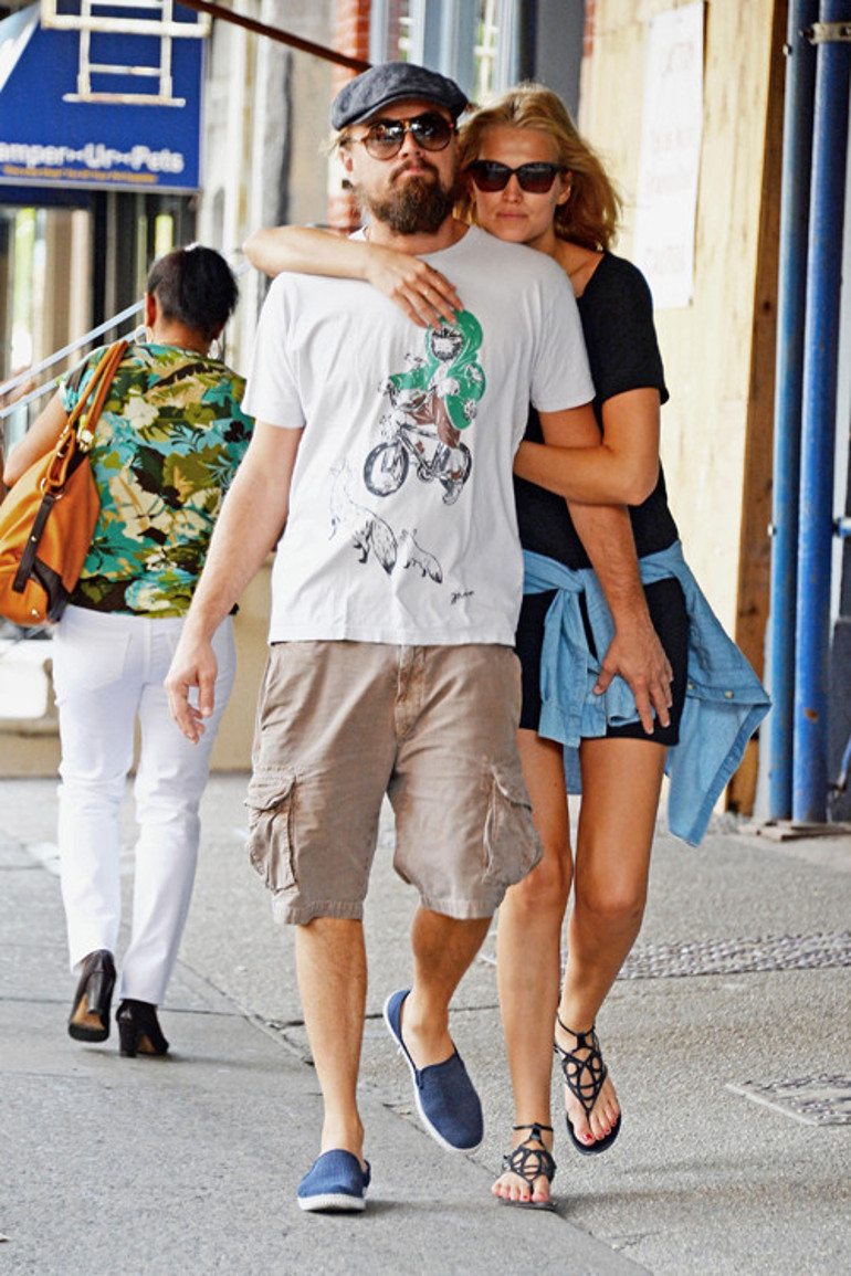 Dalgalar arasında aşka geldiler: Ünlü çift yeni yılın ilk tatilinde