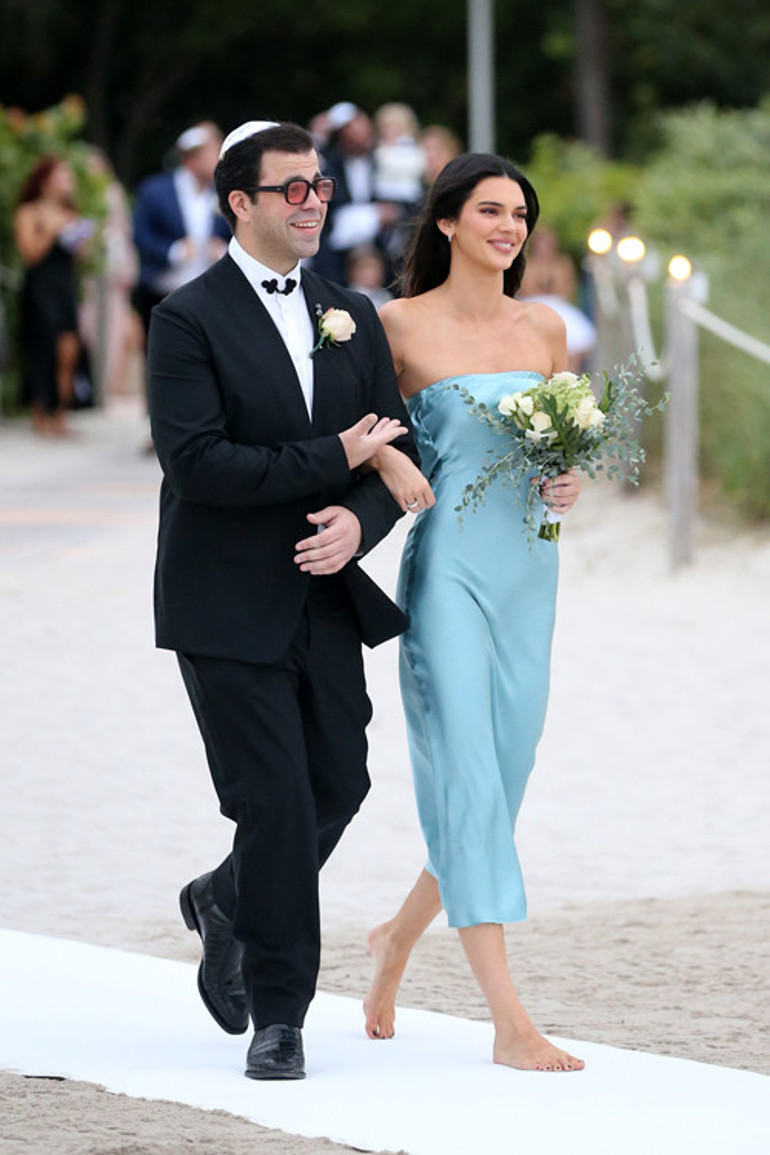 Kendall Jenner düğünde olay olmuştu: O elbiseye gelinden izin çıkmış