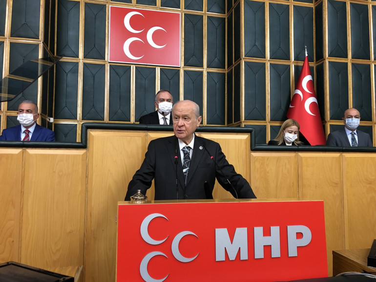 Son dakika... HDPli vekilin teröristle fotoğrafı... Bahçeli: TBMMde terörist istemiyoruz, dokunulmazlığı kaldırılmalı