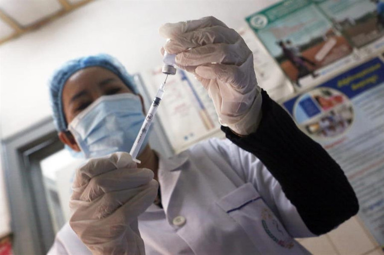 Çinli doktor, ateşli hastayı tedavi ettiği için 7 yıl hapis cezası alabilir
