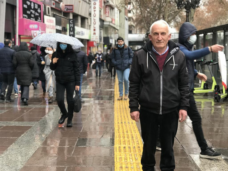 Kaldırımdaki sarı tehlike