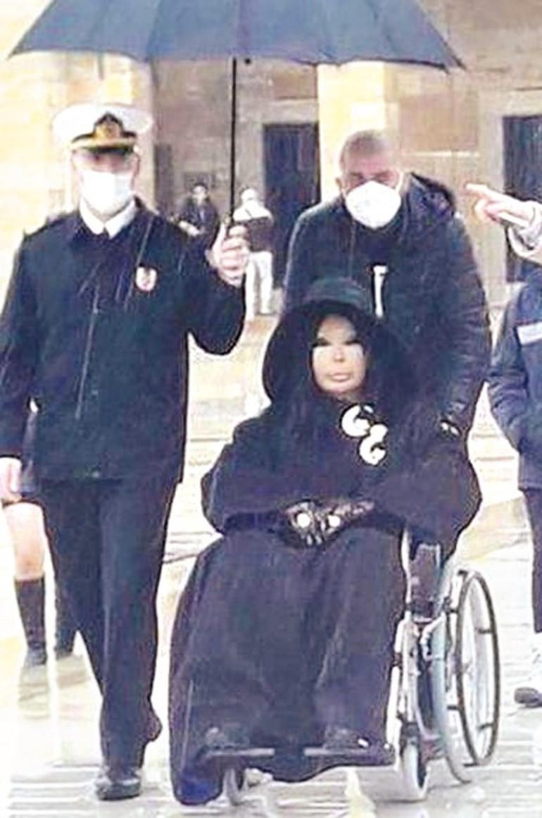 Şemsiye ve tapınak şövalyesi