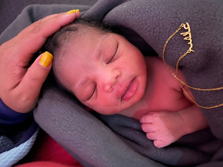 Uçuş sırasında mucize doğum