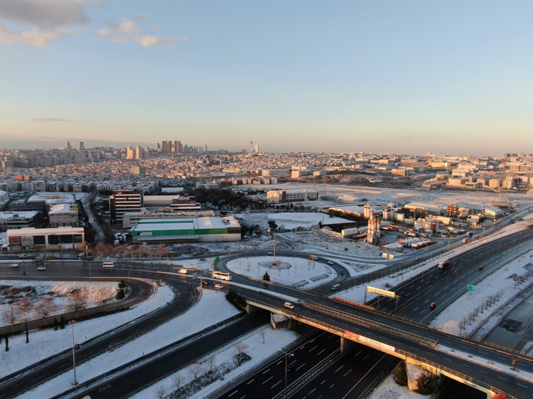 Meteoroloji uyarmıştı... İstanbul beyaza büründü