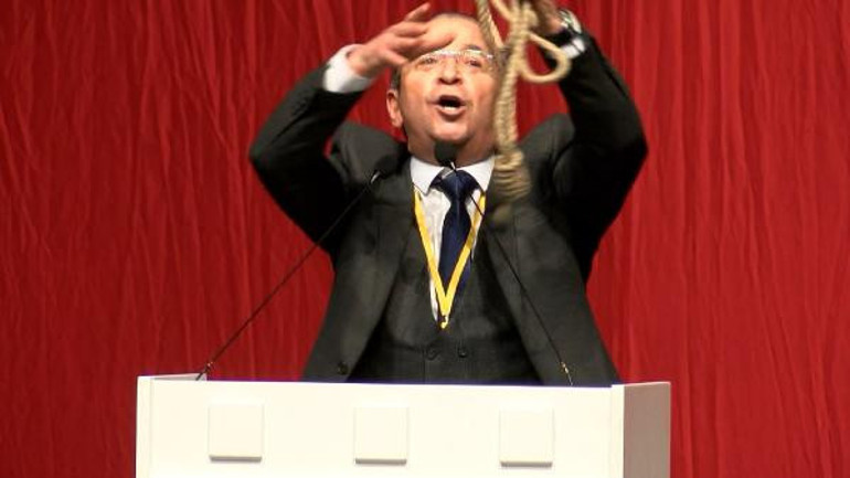 Taksicilerin olaylı genel kurulu sonrası yeni başkan belli oldu