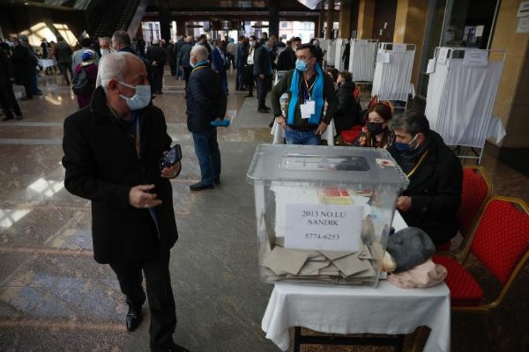 Taksicilerin olaylı genel kurulu sonrası yeni başkan belli oldu