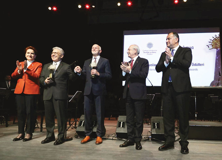 Kısa çöpü çeken en sona otursun