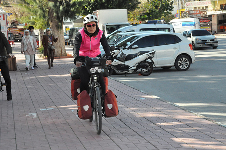Down sendromlu ve otizmli çocuklar için 8 bin 500 kilometre pedal çevirdiler