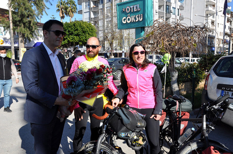 Down sendromlu ve otizmli çocuklar için 8 bin 500 kilometre pedal çevirdiler