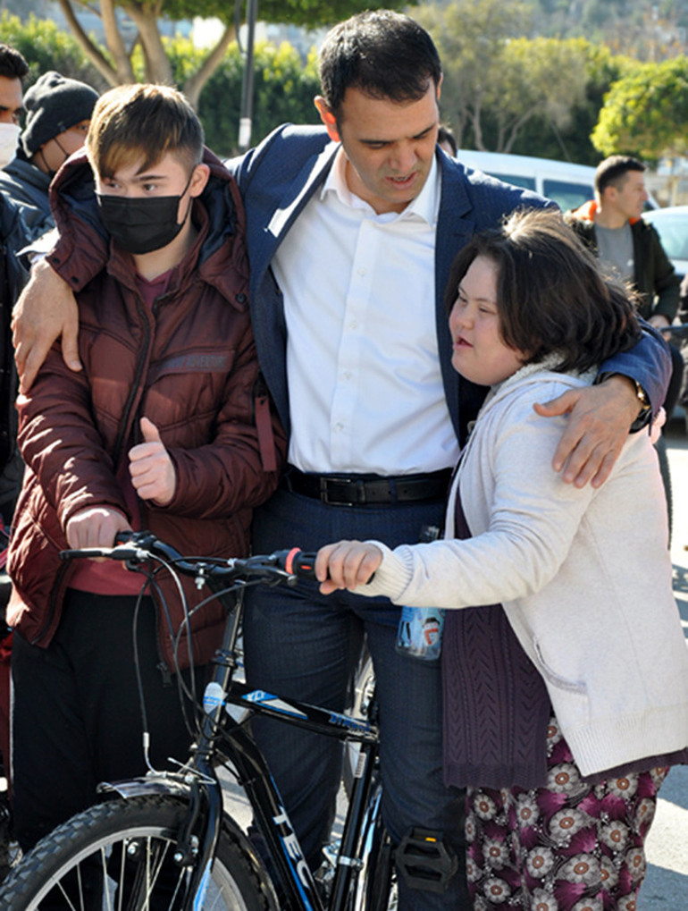 Down sendromlu ve otizmli çocuklar için 8 bin 500 kilometre pedal çevirdiler