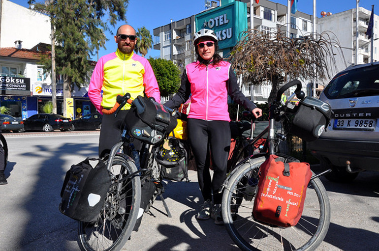 Down sendromlu ve otizmli çocuklar için 8 bin 500 kilometre pedal çevirdiler