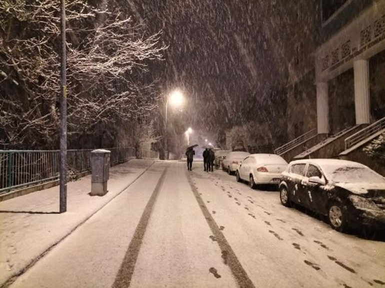Son dakika: Türkiye kara teslim 55 ilde okullar tatil: Yeni uyarı geldi... Çok sayıda kentte yoğun kar alarmı