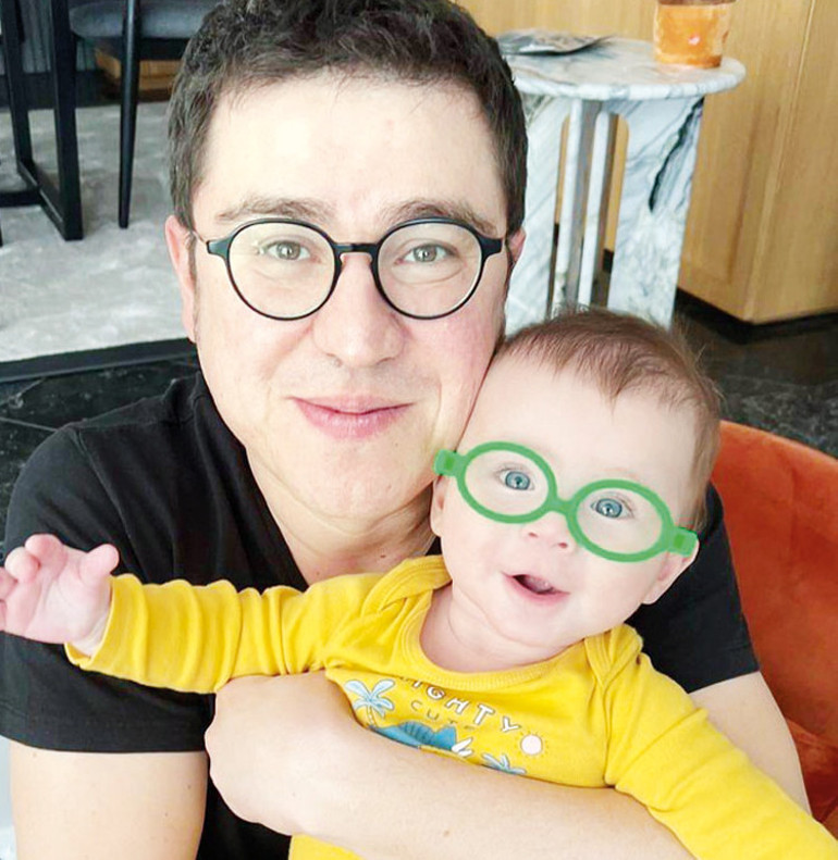 Hadise, trafikte görüntülendi... Yüzünü sakladı