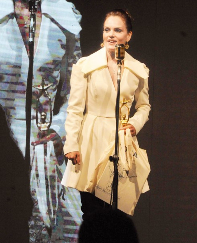 Yılın En İyileri Ödülleri sahiplerini buldu... Kanal Dye ödül yağmuru