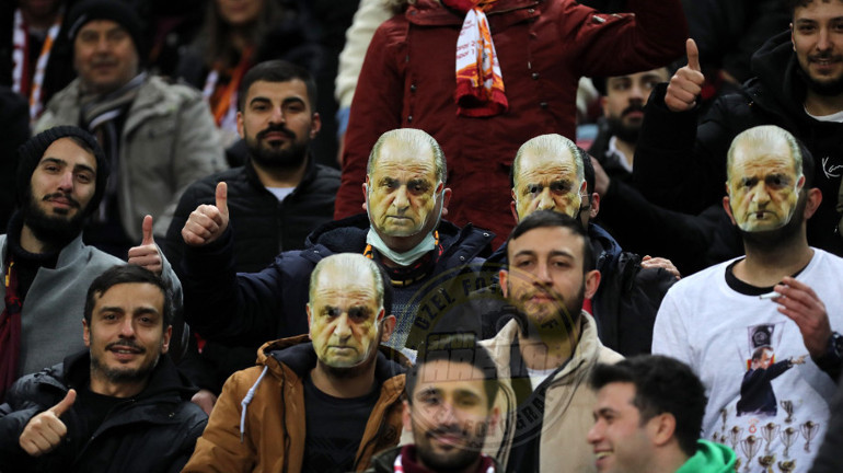 Son Dakika: Galatasaray-Kasımpaşa maçında taraftar çılgına döndü Burak Elmasa tepki, Fatih Terime destek...