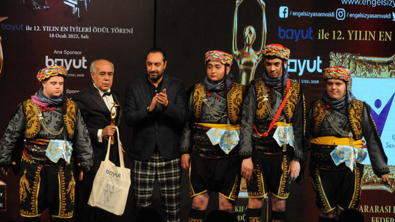 Yılın En İyileri Ödülleri sahiplerini buldu... Kanal Dye ödül yağmuru