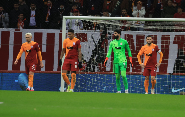 Galatasarayda büyük pişmanlık Kiralık giden oyuncular şov yapıyor...