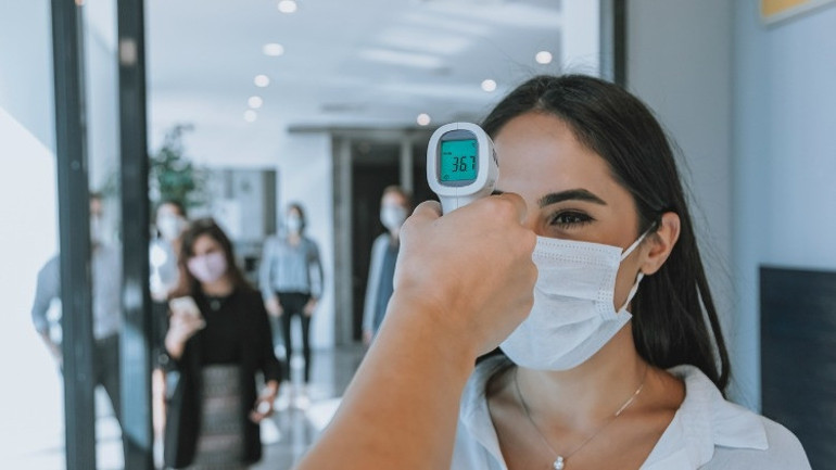 Kaç derece ateş yüksek Vücut sıcaklığı etkili bir Covid-19 göstergesi mi