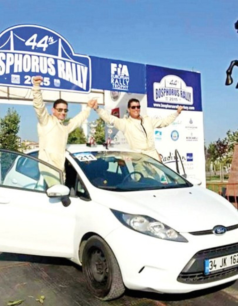 Zeytin ağacının dallarında hayata yeniden tutundu