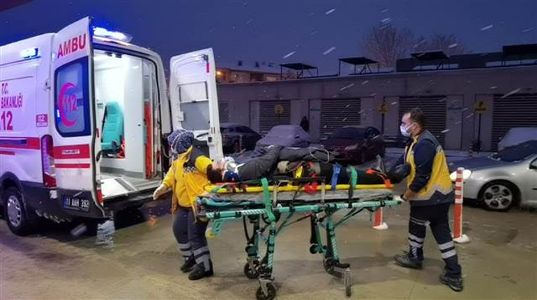 Bozcaada Kaymakamı ve eşi trafik kazasında yaralandı