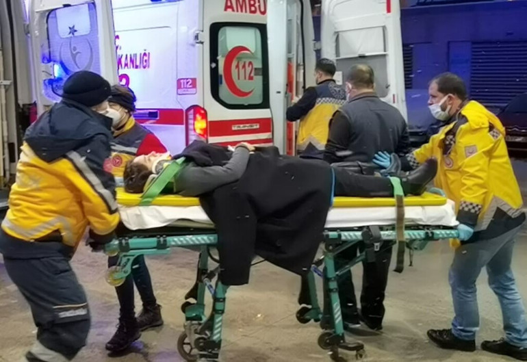 Bozcaada Kaymakamı ve eşi trafik kazasında yaralandı