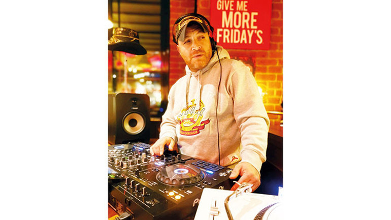 ‘Eğlenmeye para vermiyor, para alıp eğleniyorlar’