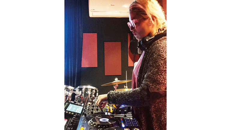 ‘Eğlenmeye para vermiyor, para alıp eğleniyorlar’