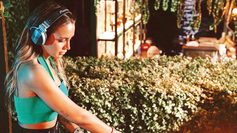 ‘Eğlenmeye para vermiyor, para alıp eğleniyorlar’