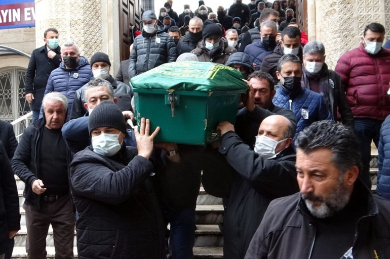Oyuncu Ayberk Pekcan son yolculuğuna alkışlarla uğurlandı