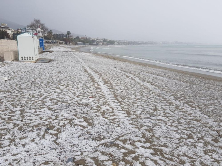 Alanya’ya 53 yıl aradan sonra kar yağdı 10 dakikada beyaza büründü