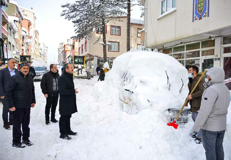 Ordu’da kar kalınlığı insan boyunu geçti Sosyal medyada ilgi gören fotoğraf...