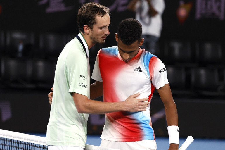 Medvedev, 2-0 geriden gelip yarı finale çıktı